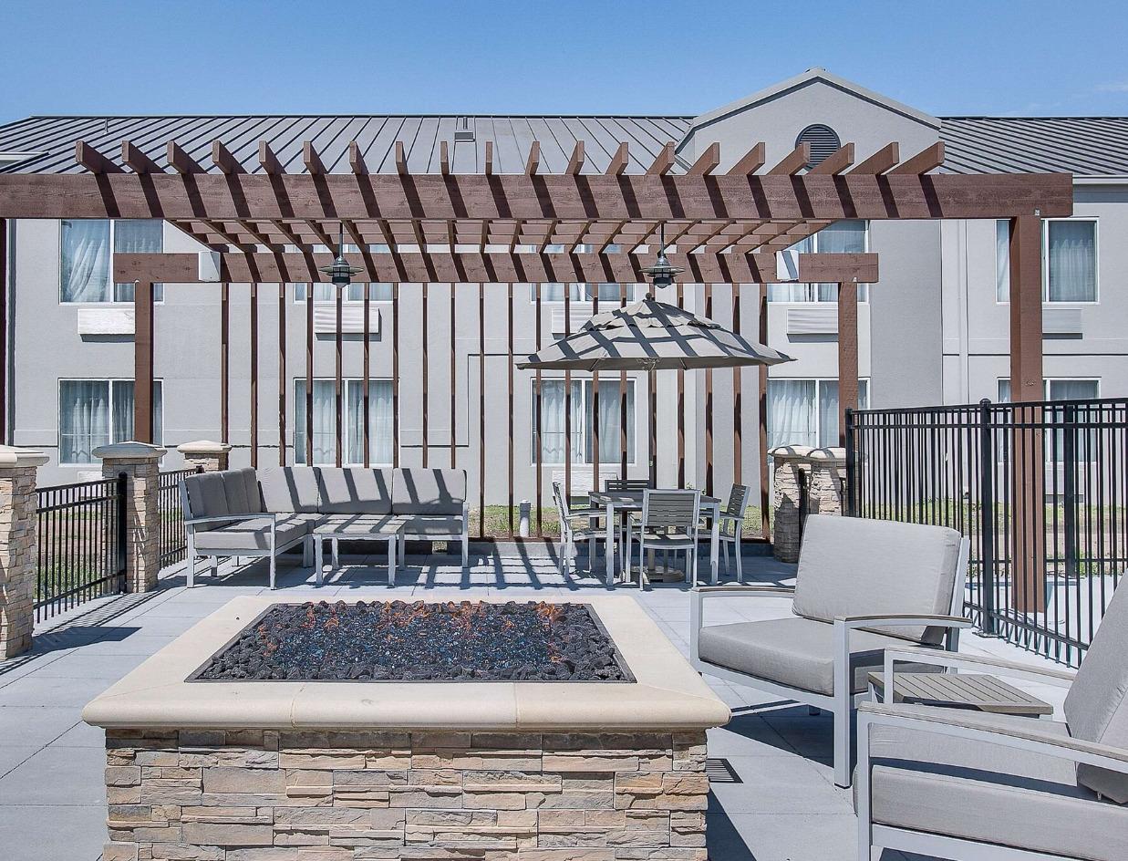 Country Inn & Suites By Radisson, Wichita East, Ks Exterior photo
