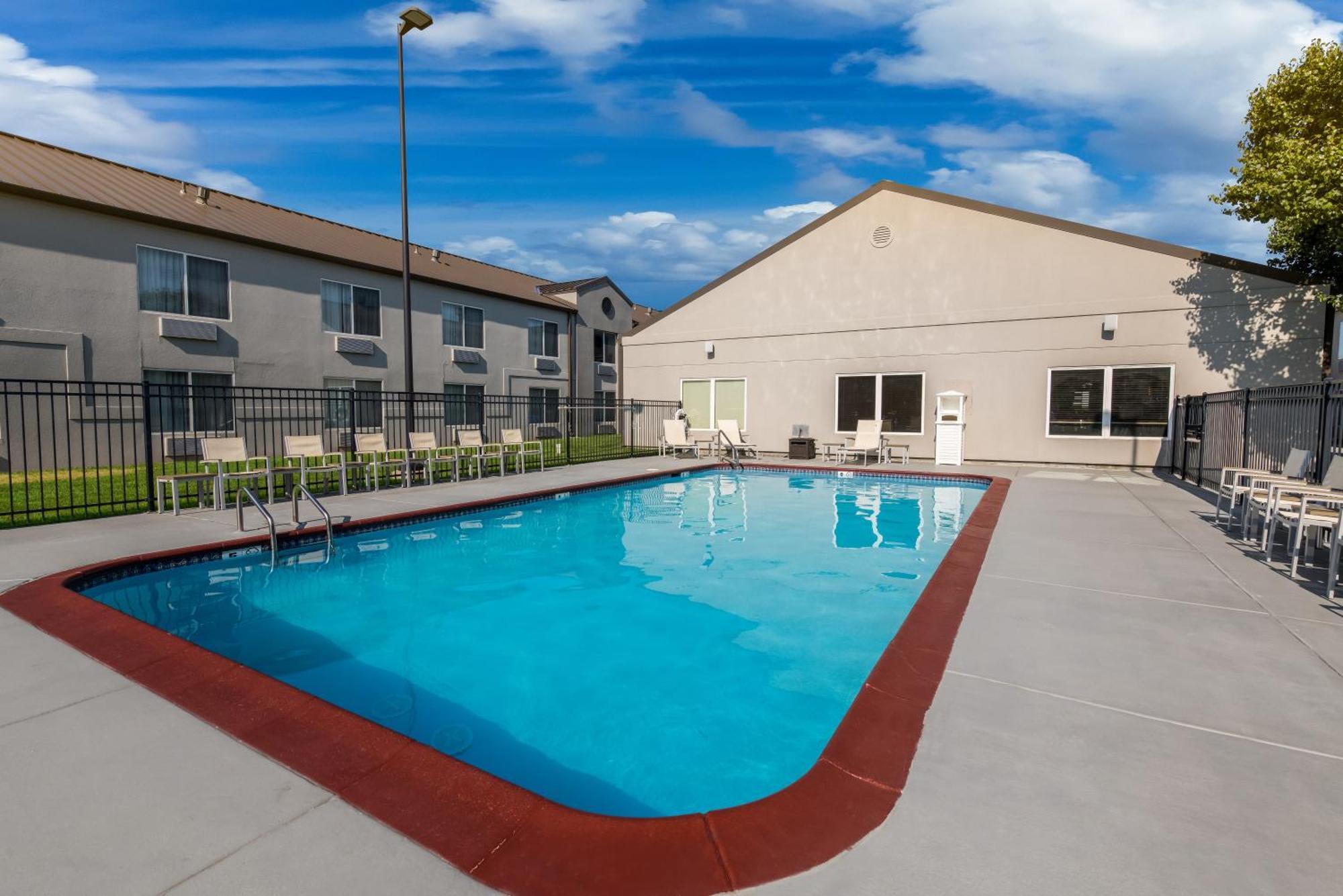Country Inn & Suites By Radisson, Wichita East, Ks Exterior photo